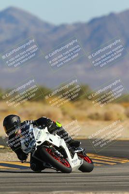 media/Nov-17-2024-CVMA (Sun) [[1fec520723]]/Race 8-Formulw LW Twins SHOOTOUT/